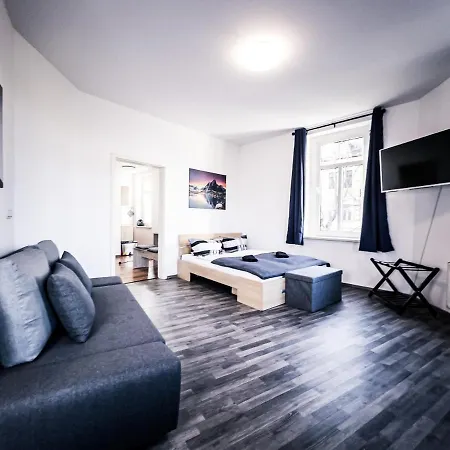 Apartment Mit 2 Schlafzimmern & Esszimmer - Schnelles Internet Und Nah Zu Porsche, Dhl & Flughafen